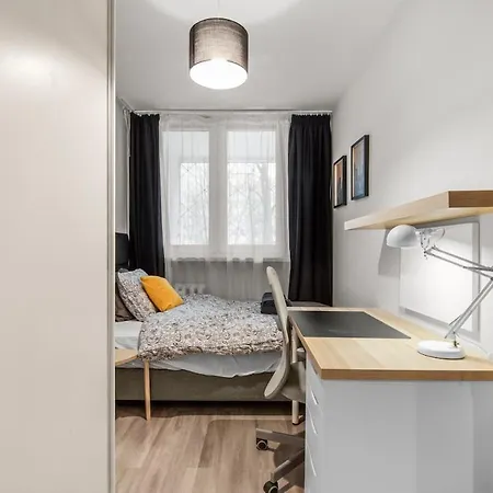 3 Bedrooms Close To Downtown Apartment *