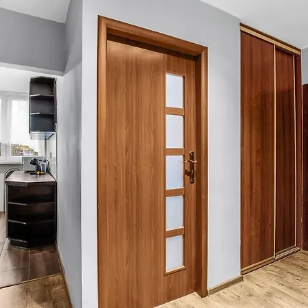 3 Bedrooms Close To Downtown * Wroclaw